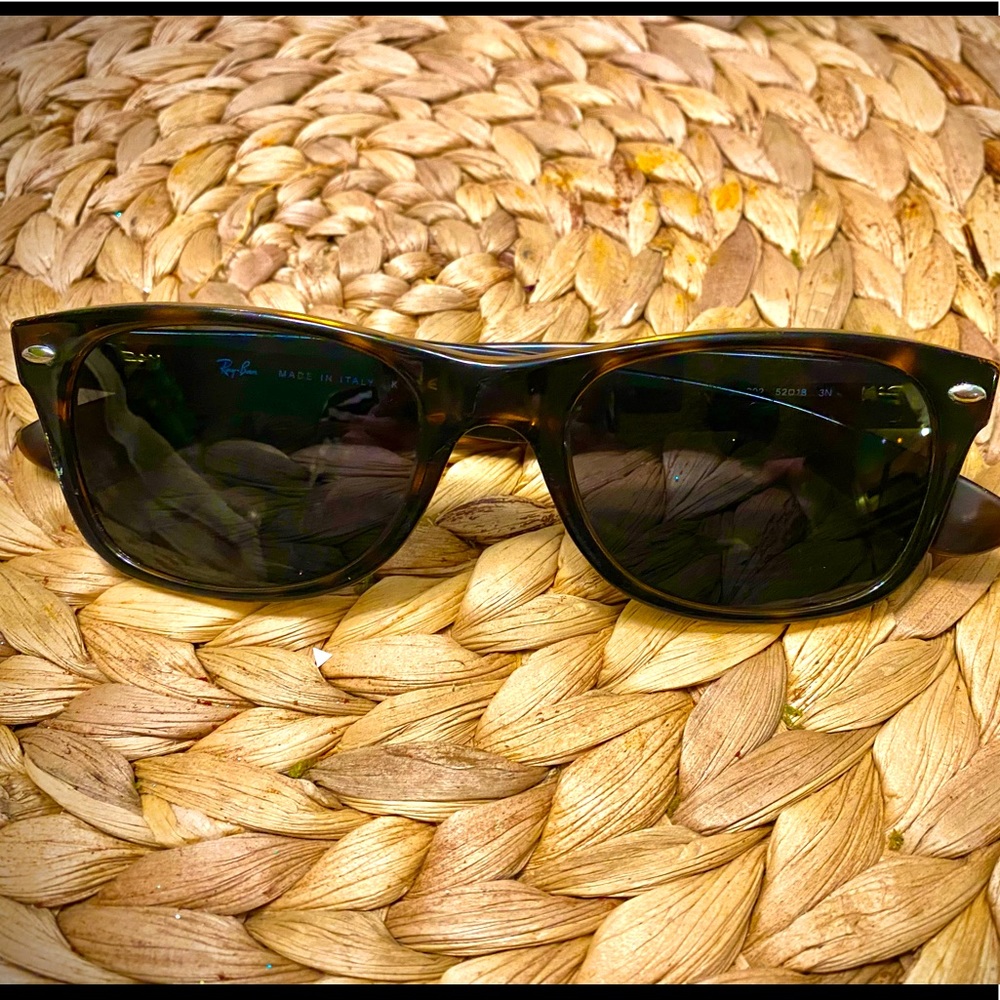EUC Ray Bans new wayfarer classic